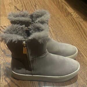 Women's Fur-Lined Boots - Gray